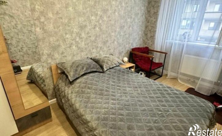 2-комн квартира улица 50 лет Октября, 104,  д. 104