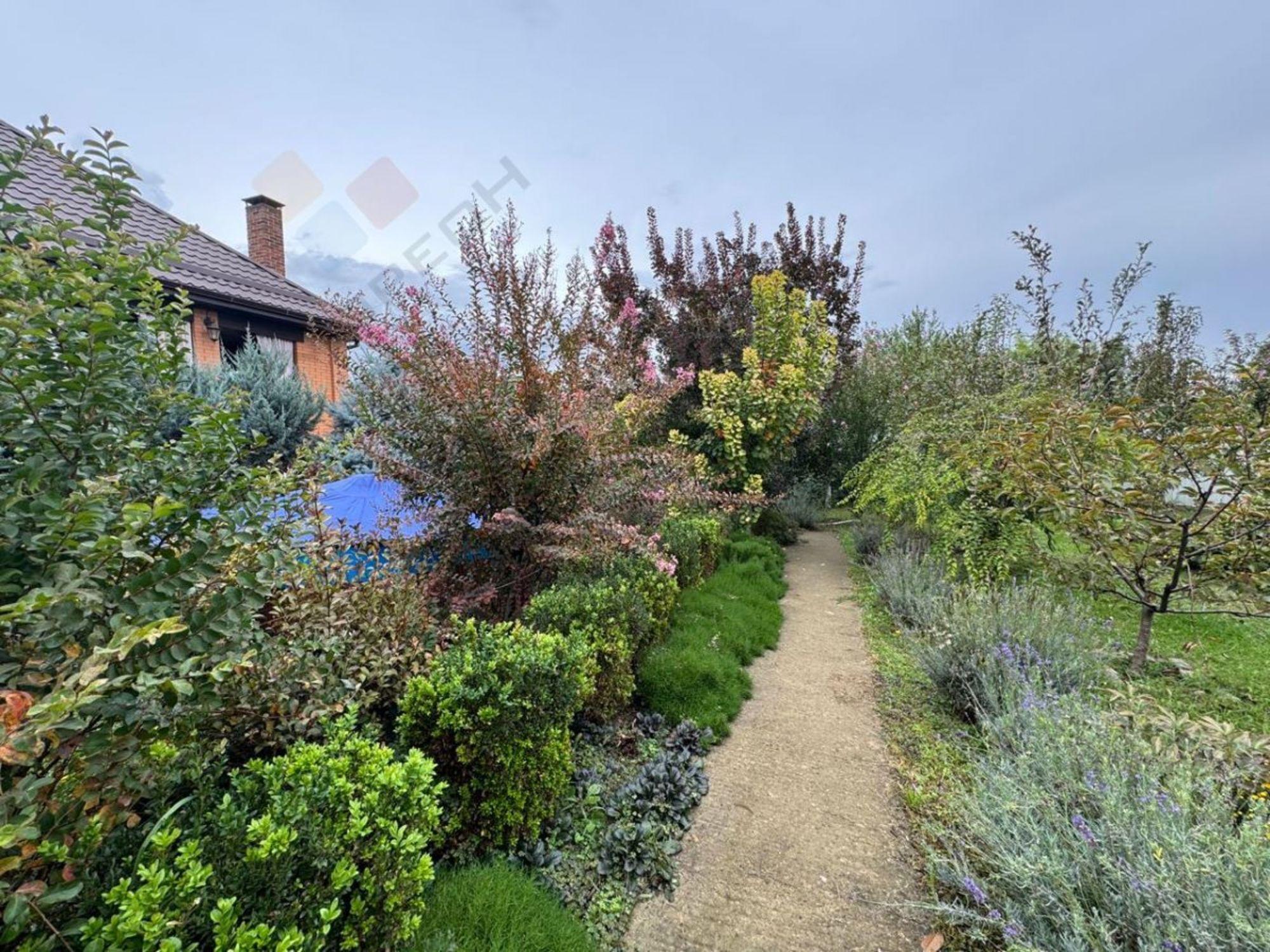 Купить дачу, дом, коттедж за 16 800 000 рублей на микрорайон Светлый, 44