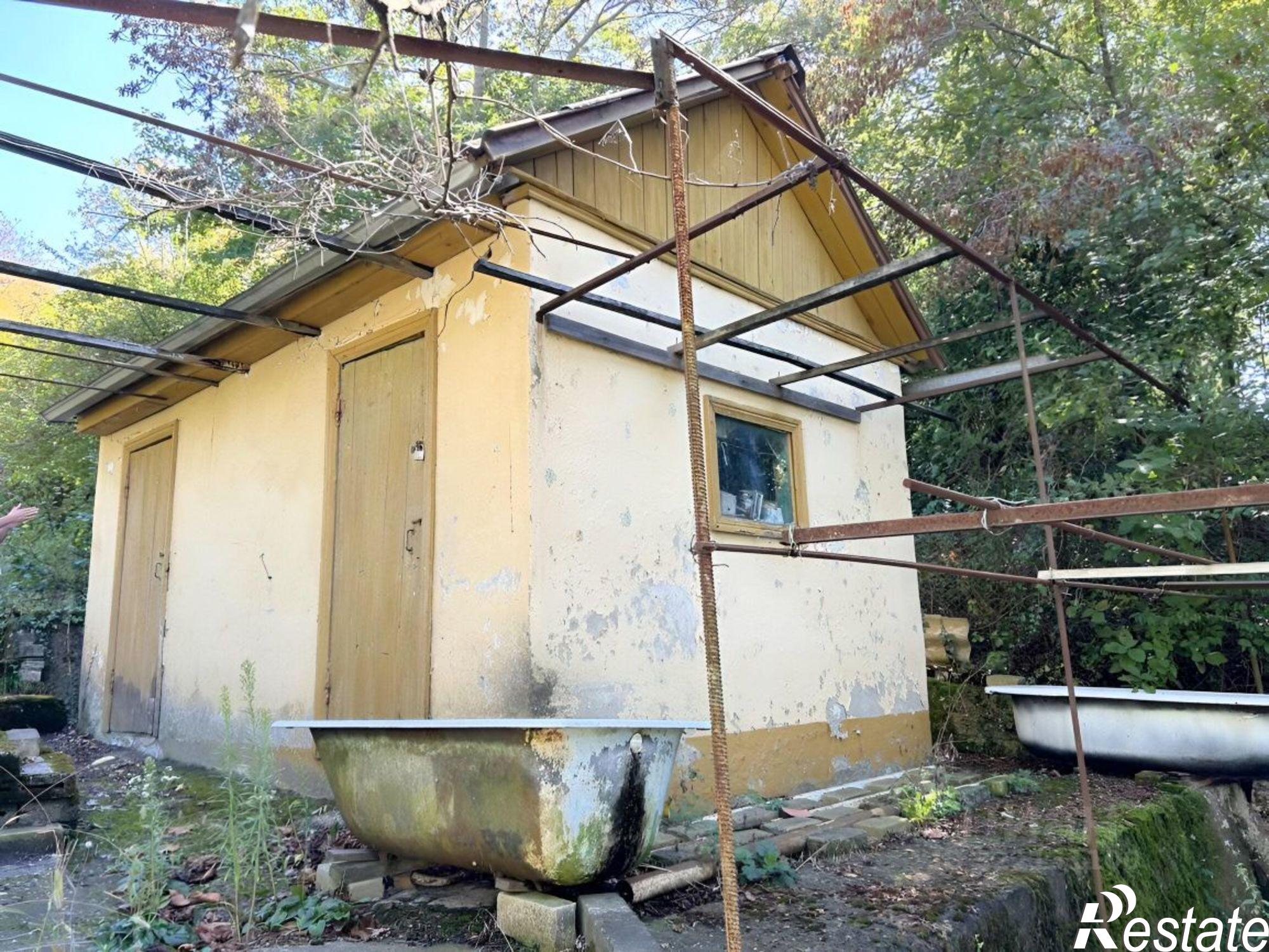 Купить дачу, дом, коттедж за 15 000 000 рублей на переулок Радио, 1А