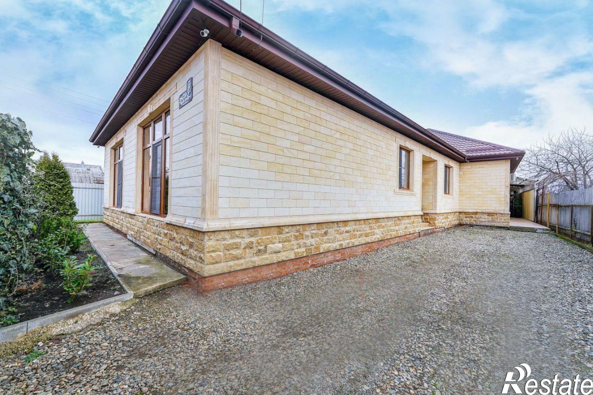 Купить дачу, дом, коттедж за 20 950 000 рублей на Кореновск, Красная улица