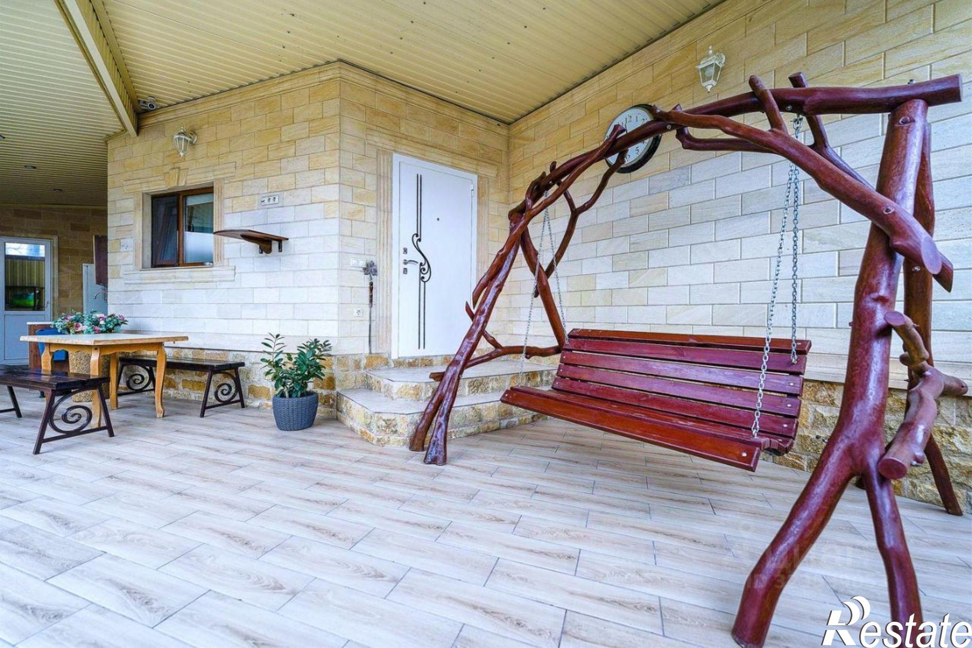 Купить дачу, дом, коттедж за 20 950 000 рублей на Кореновск, Красная улица