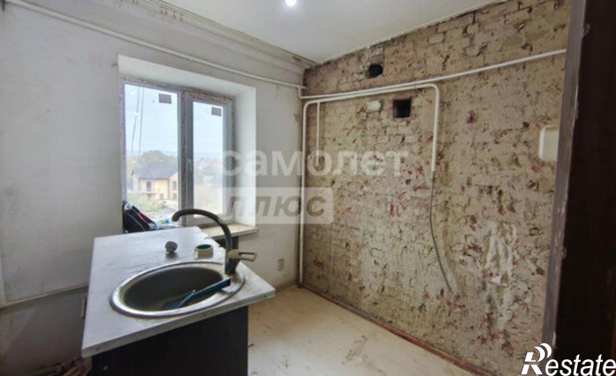 Купить квартиру за 4 000 000 рублей на Армавир, Майкопская улица, 264