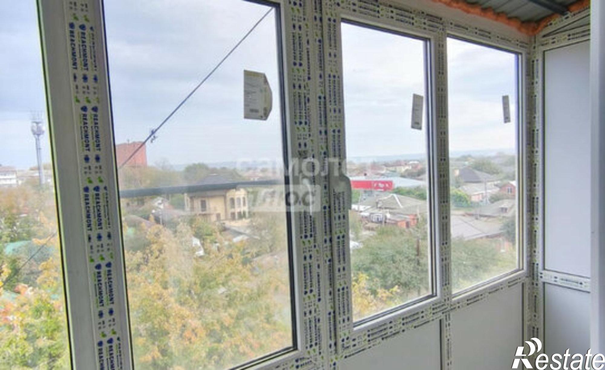 Купить квартиру за 4 000 000 рублей на Армавир, Майкопская улица, 264