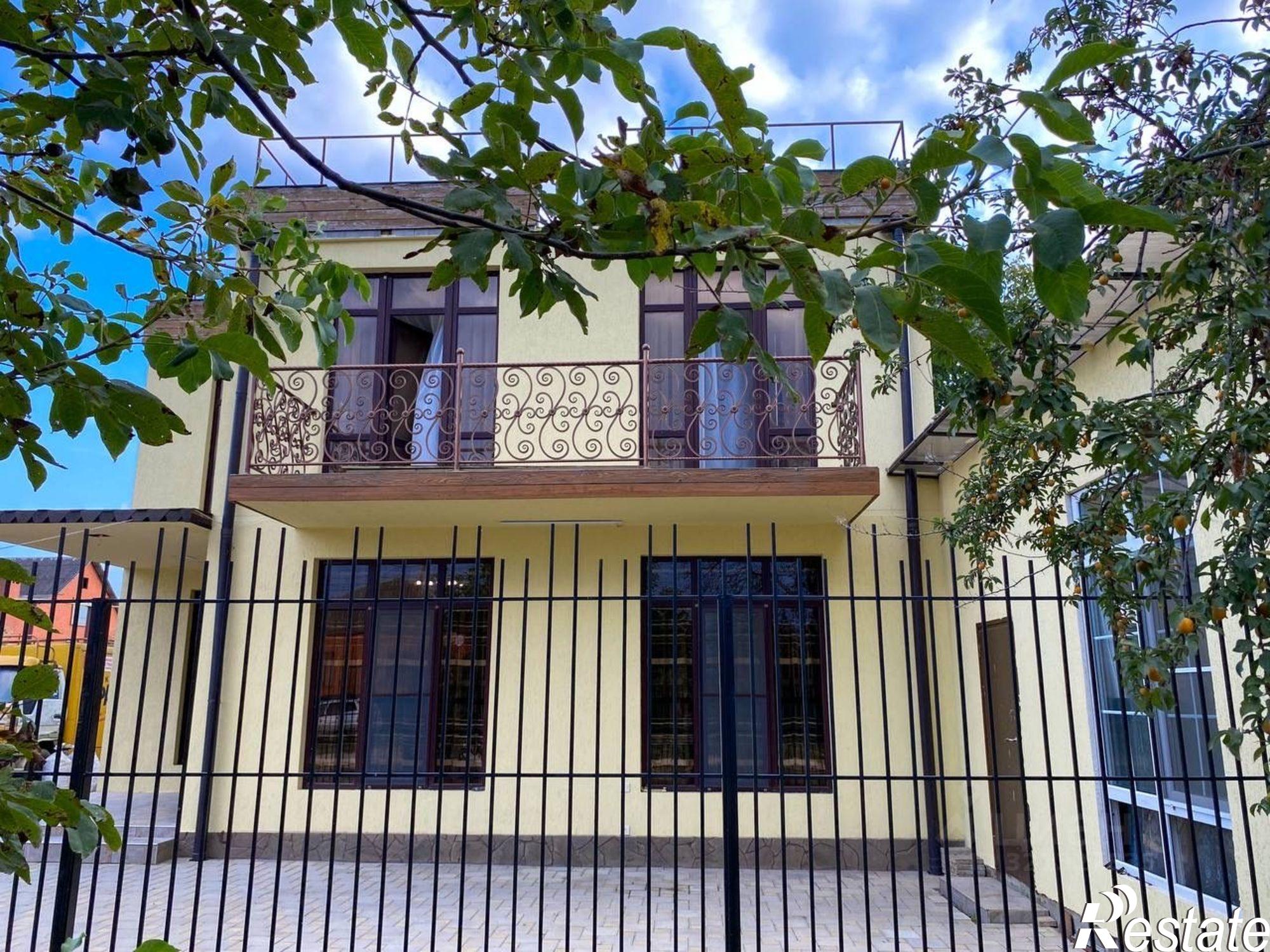 Купить дачу, дом, коттедж за 8 300 000 рублей на Абинск, улица Победы