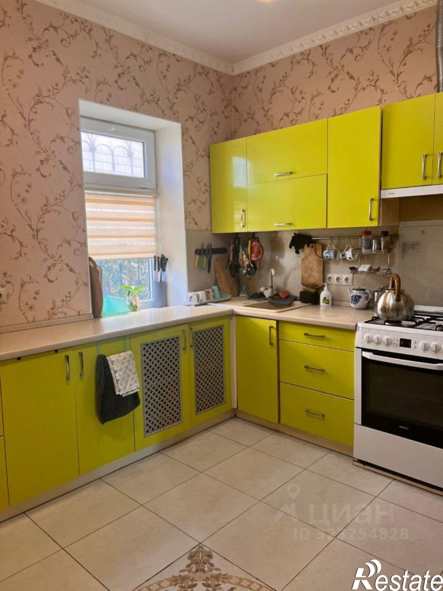 Купить дачу, дом, коттедж за 18 500 000 рублей на Ейск, улица Есенина, 18