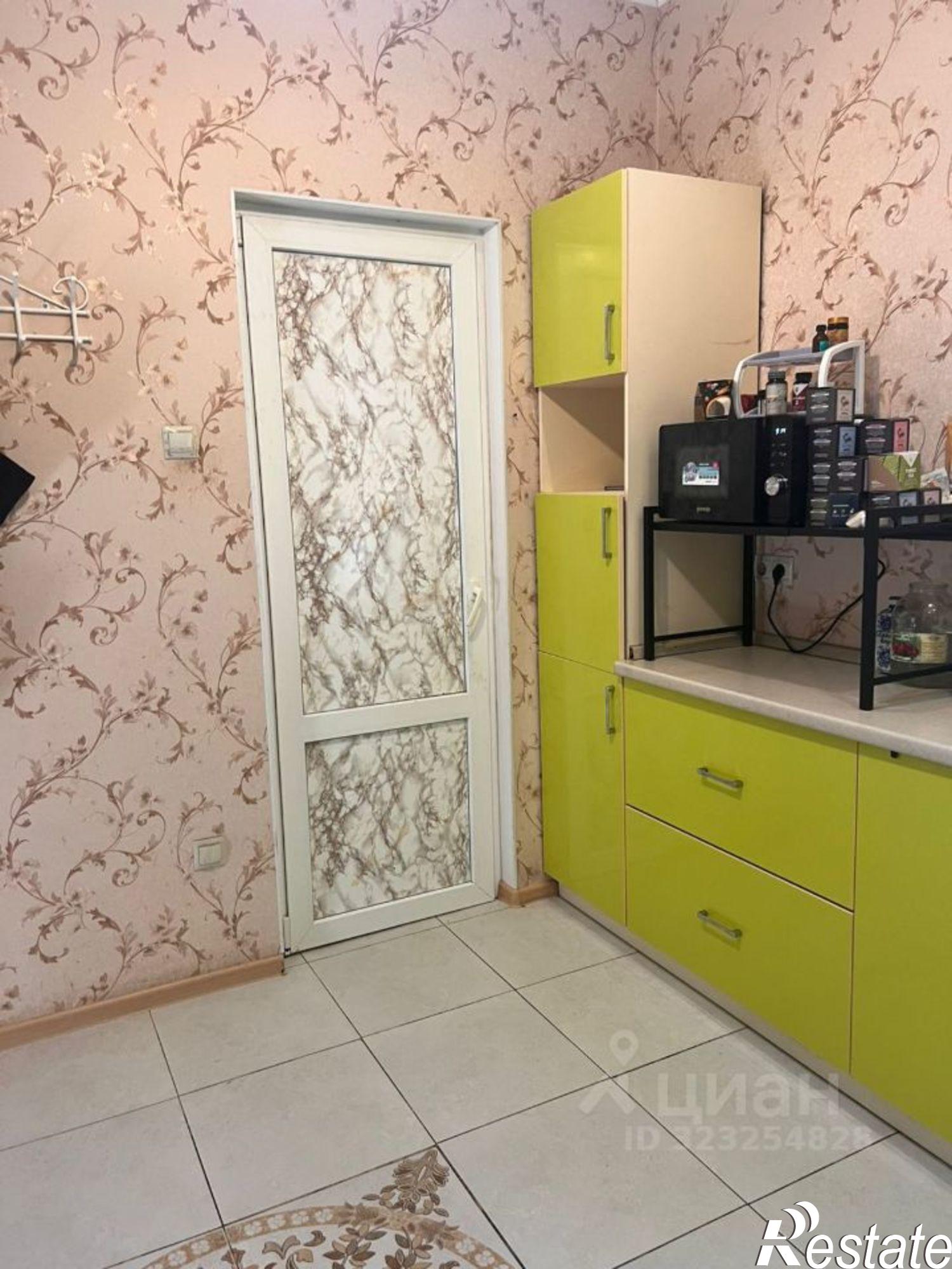 Купить дачу, дом, коттедж за 18 500 000 рублей на Ейск, улица Есенина, 18