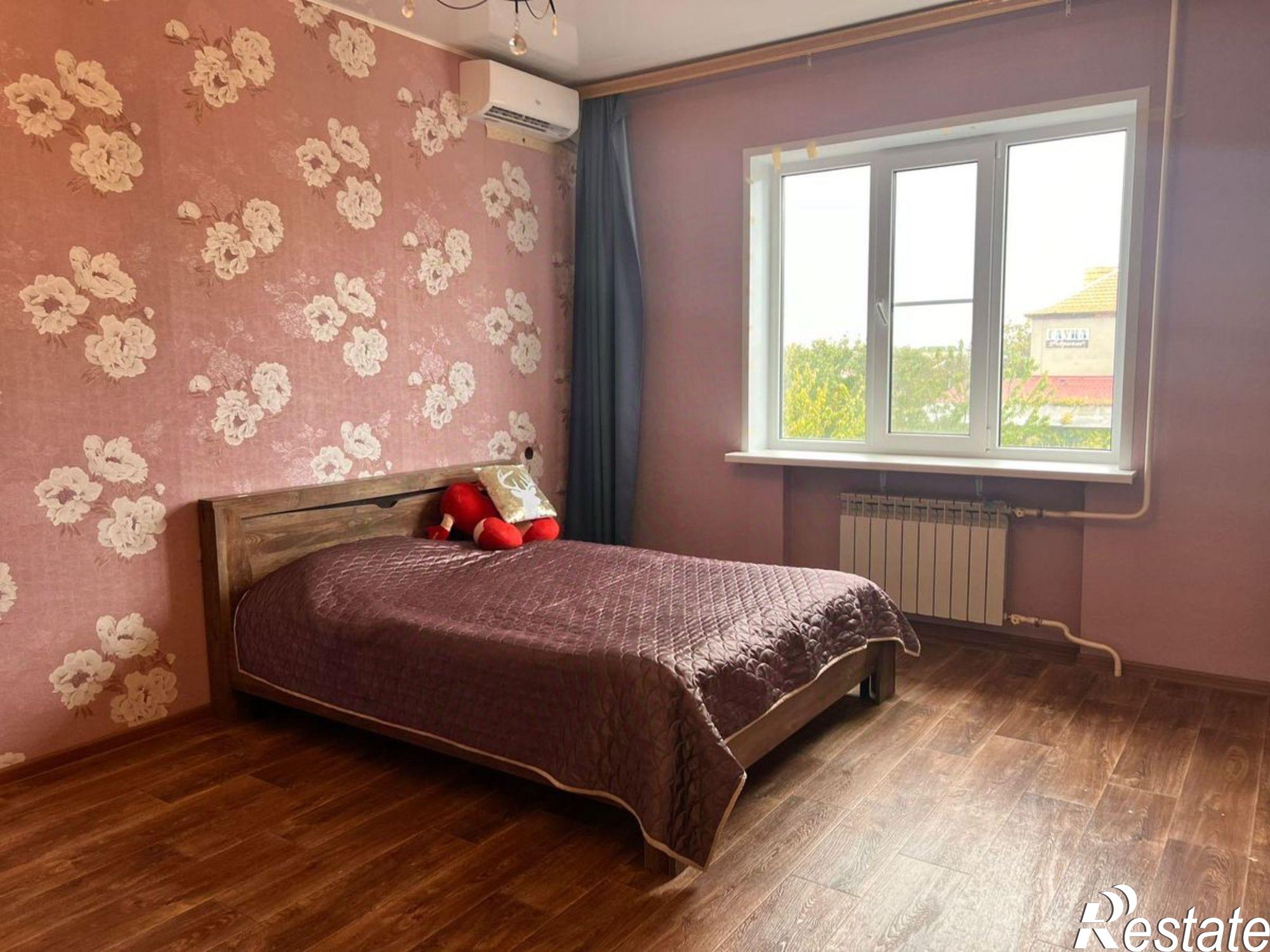 Купить дачу, дом, коттедж за 18 500 000 рублей на Ейск, улица Есенина, 18