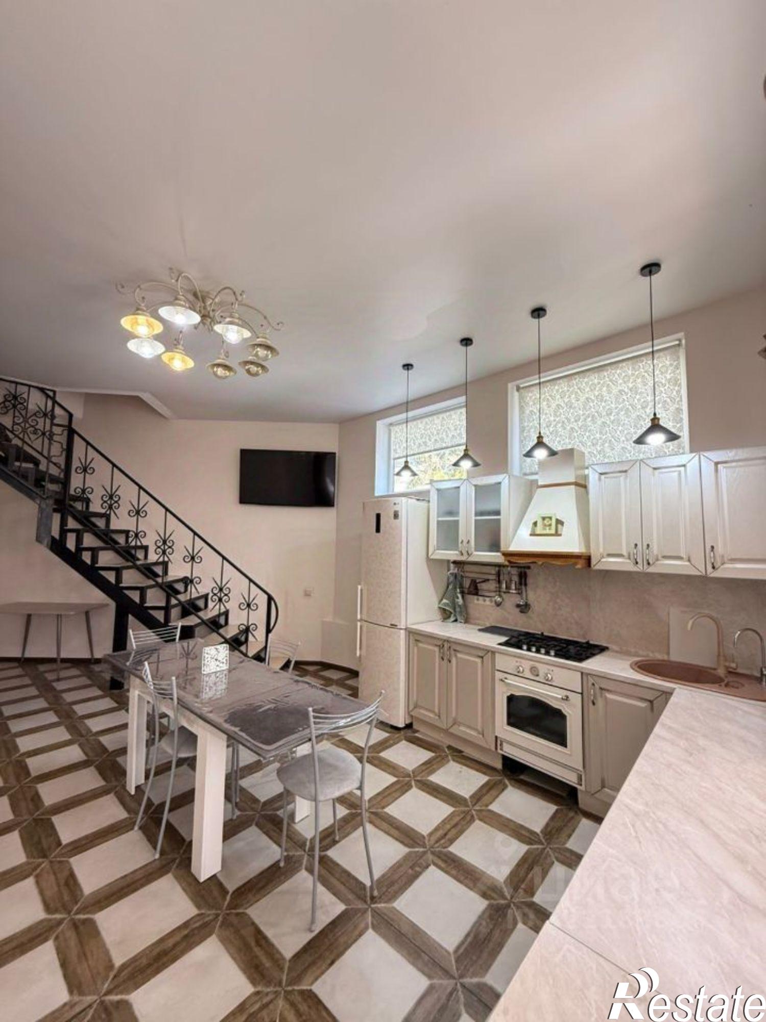 Сдать дачу, дом, коттедж за 145 000 рублей на Сочи, микрорайон Светлана