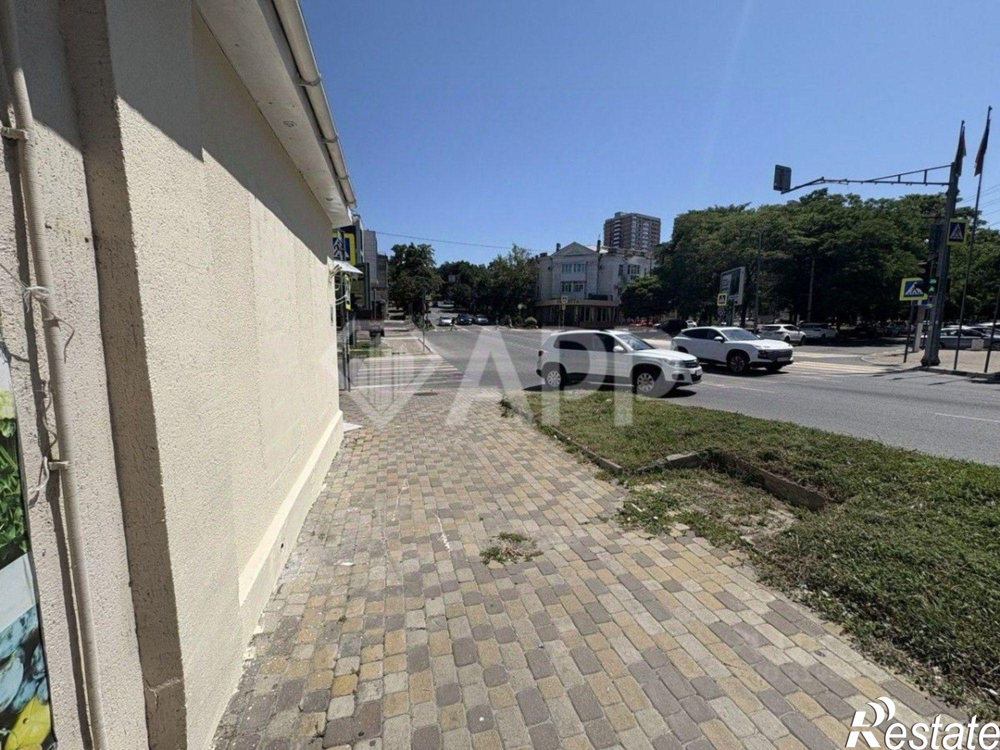 Сдать торговое помещение за 50 000 рублей на ул Энгельса, 40