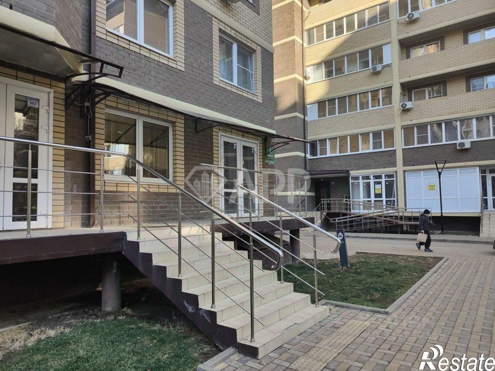 Сдать торговое помещение за 40 000 рублей на ул им. лётчика Позднякова, 2