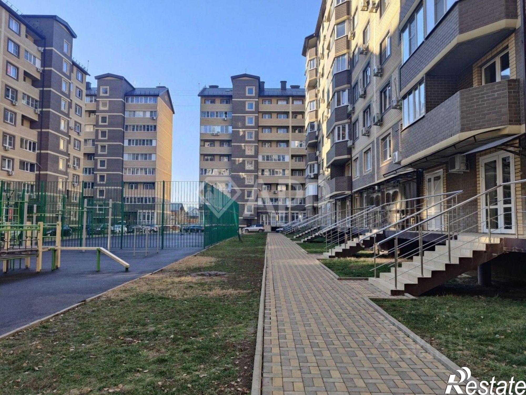 Сдать торговое помещение за 40 000 рублей на ул им. лётчика Позднякова, 2