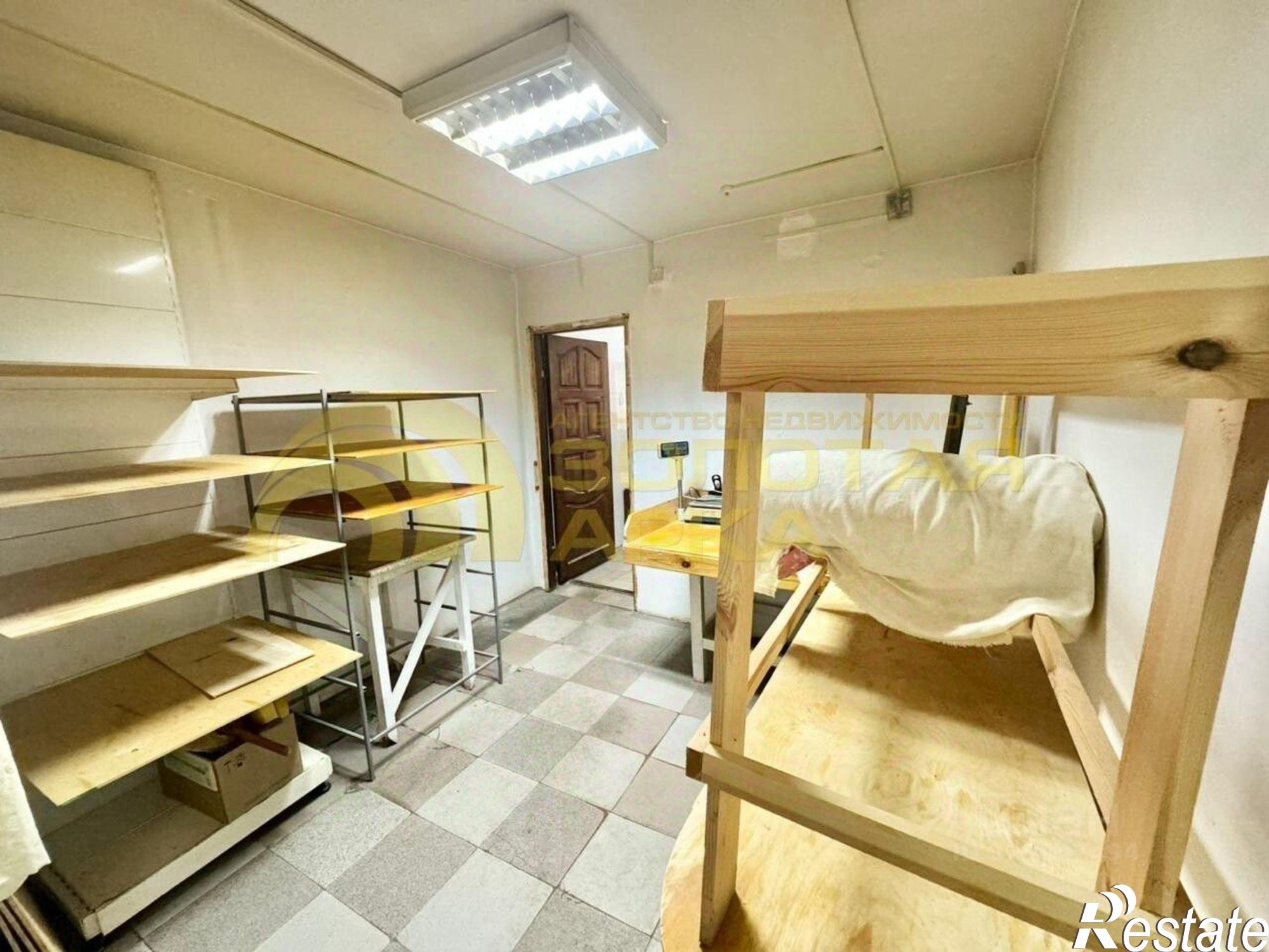 Купить торговое помещение за 4 891 350 рублей на Рыночная пл, 8