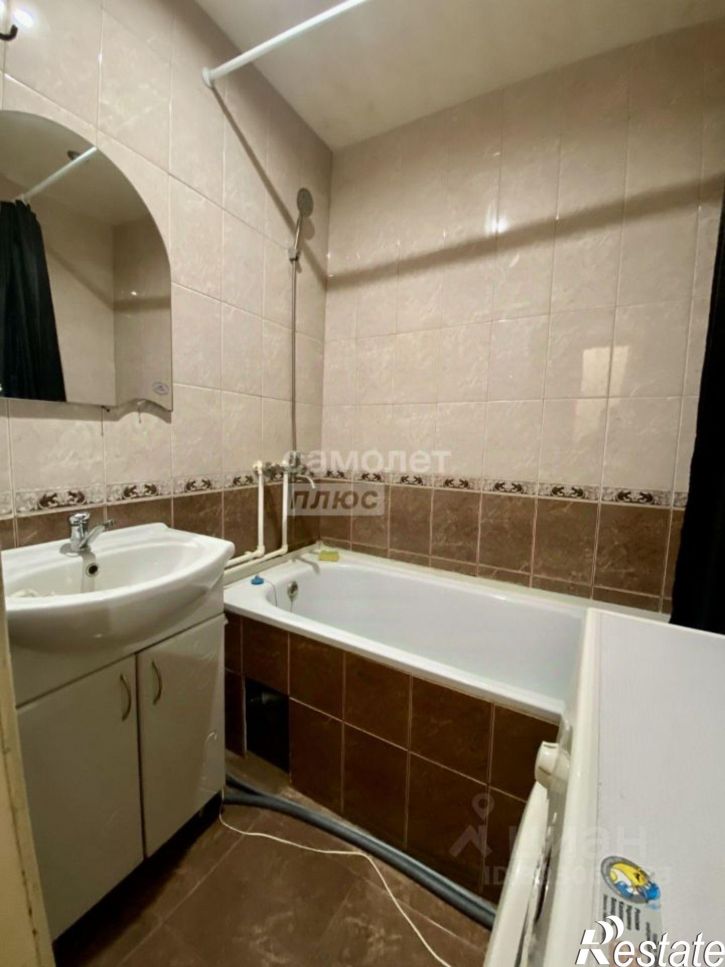 2-комн квартира улица 50 лет Октября, 124,  д. 124