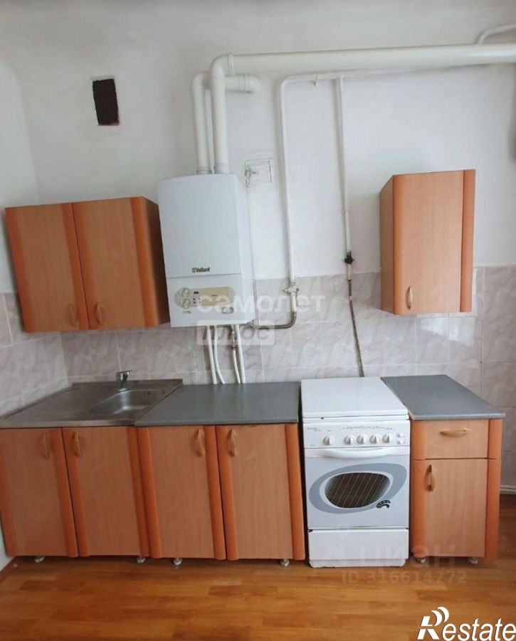 3-комн квартира Революционная улица, 40,  д. 40