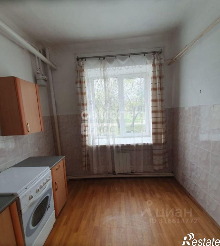 3-комн квартира Революционная улица, 40,  д. 40