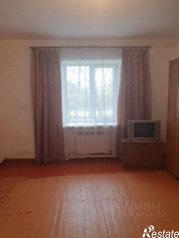 3-комн квартира Революционная улица, 40,  д. 40