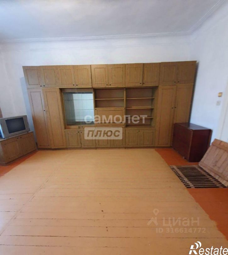 3-комн квартира Революционная улица, 40,  д. 40