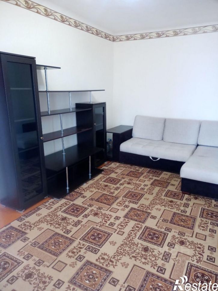 2-комн квартира улица 40 лет Октября, 81,  д. 81