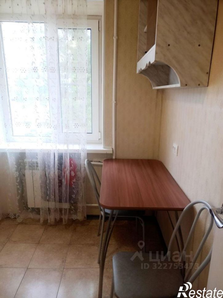 2-комн квартира улица 40 лет Октября, 81,  д. 81