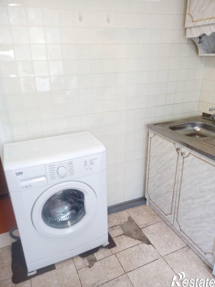 2-комн квартира улица 40 лет Октября, 81,  д. 81