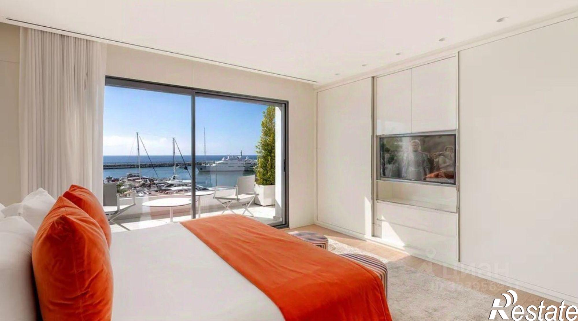 Купить квартиру за 45 000 000 рублей на ул Голубая, 1/5