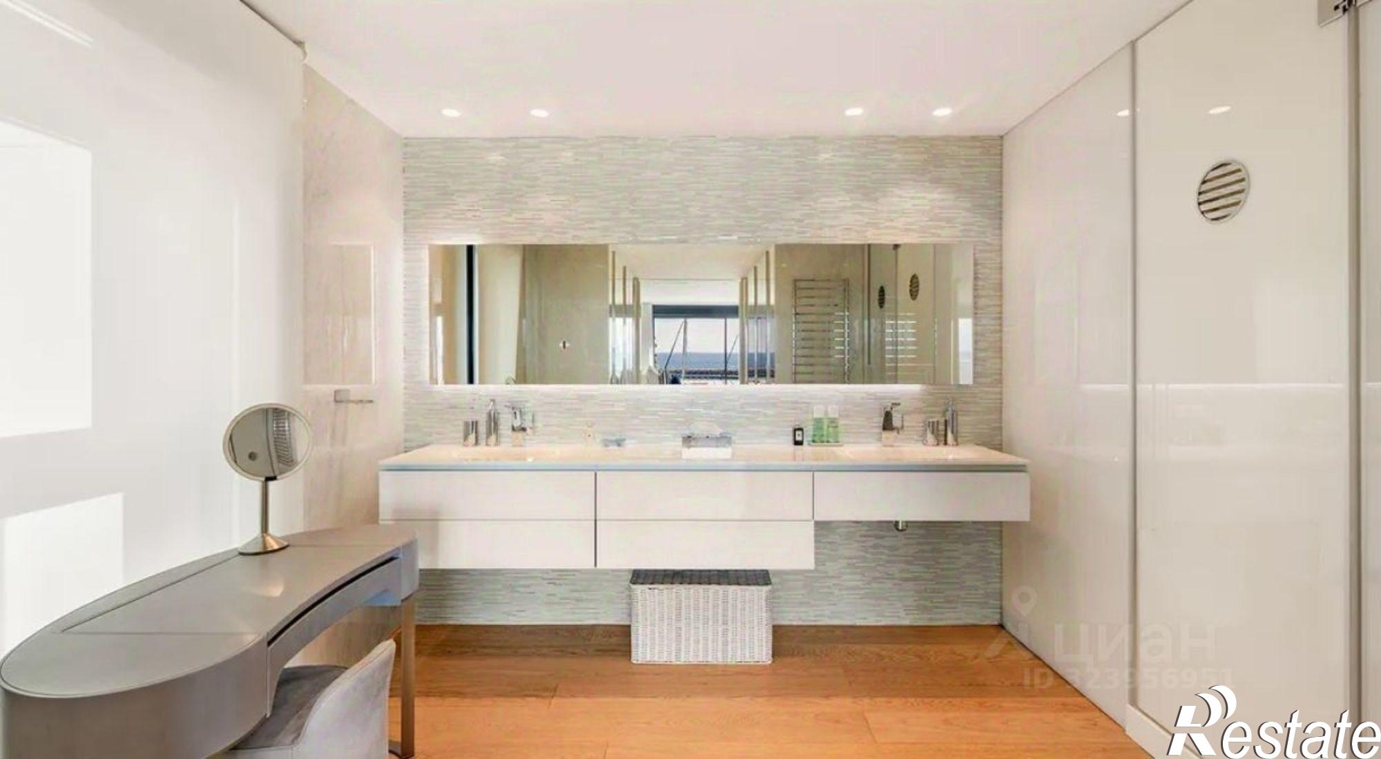 Купить квартиру за 45 000 000 рублей на ул Голубая, 1/5