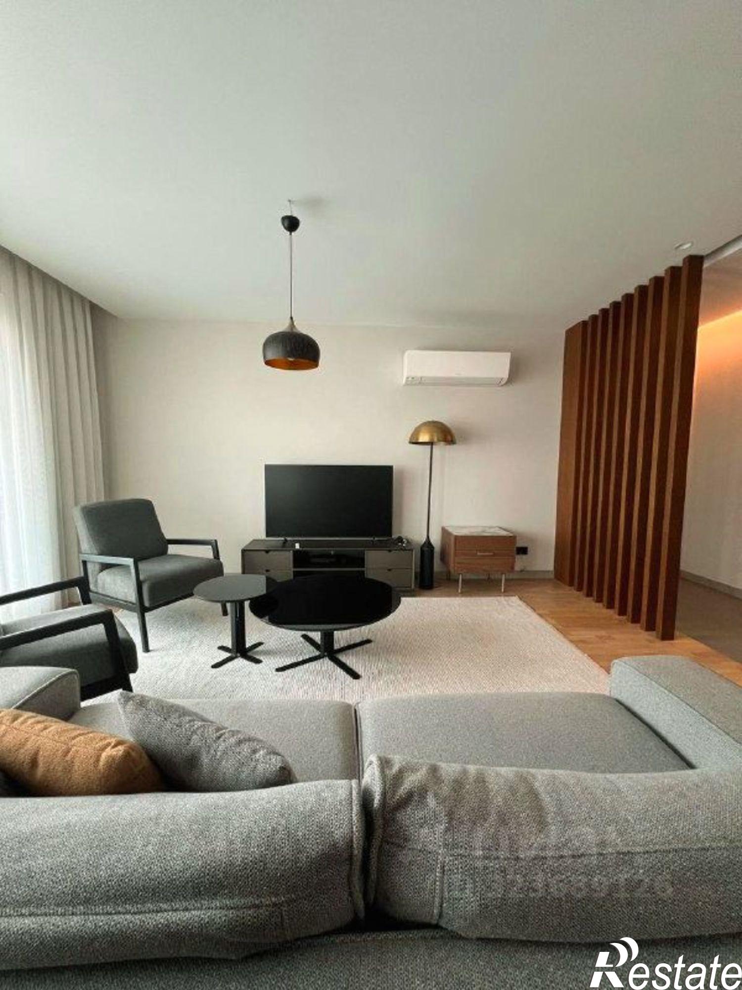 Купить квартиру за 28 000 000 рублей на Триумфальная улица, 12