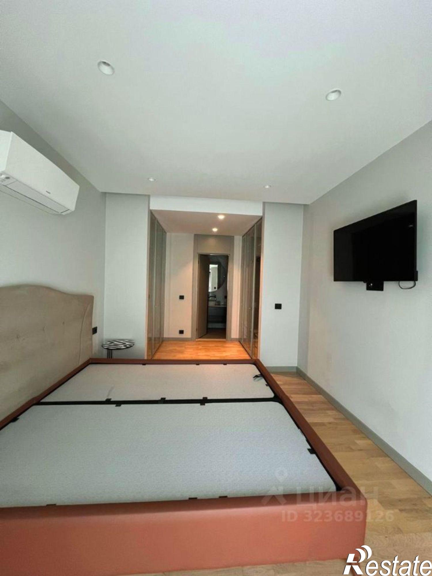 Купить квартиру за 28 000 000 рублей на Триумфальная улица, 12