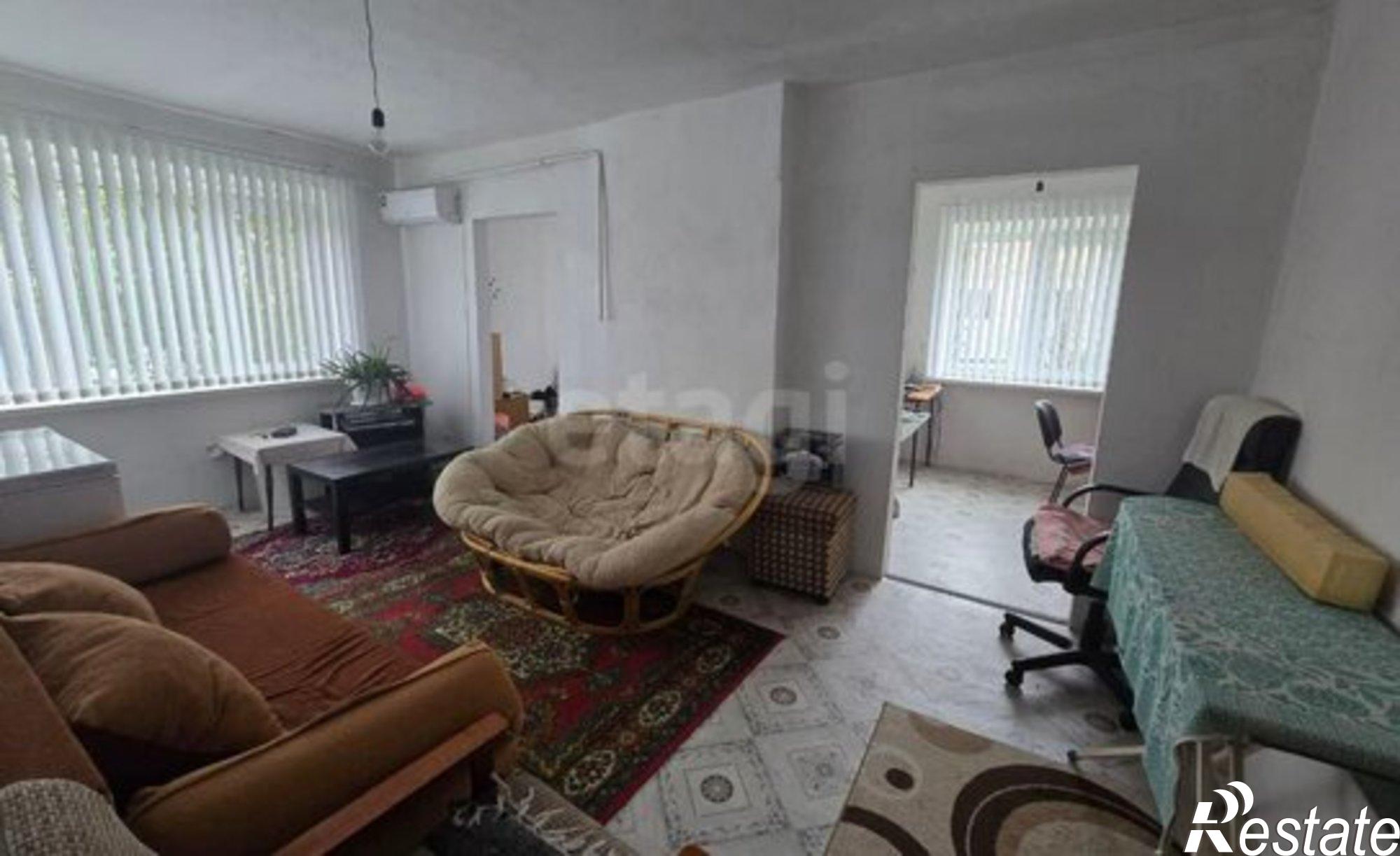 Купить квартиру за 1 200 000 рублей на Павловский район, Среднечелбасское сельское поселение, посёлок Октябрьск