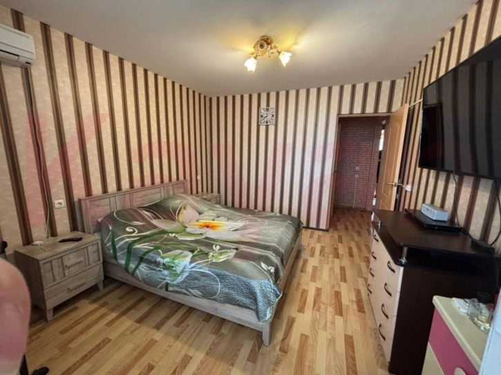 2-комн квартира 50 лет Октября ул.