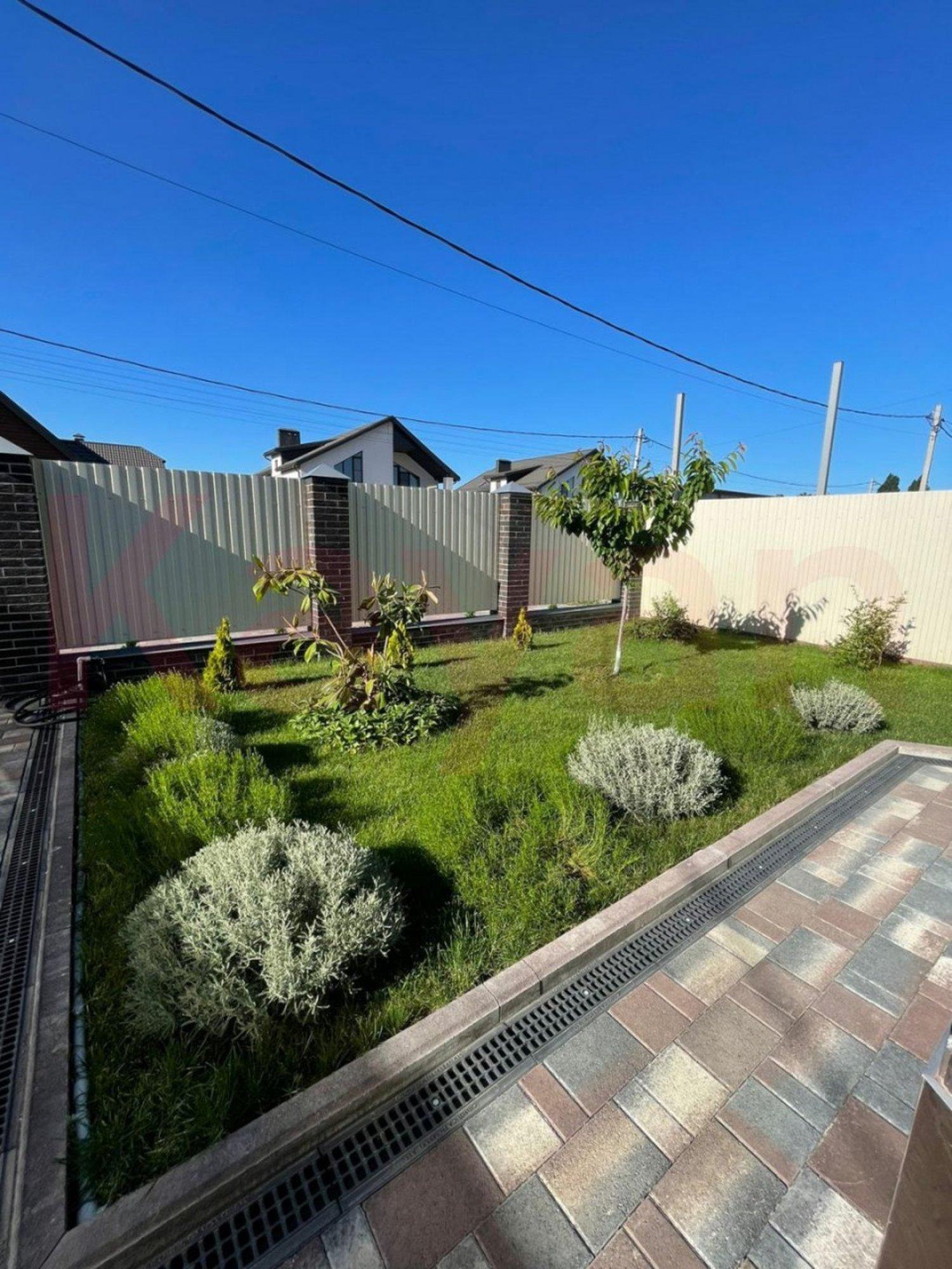 Купить дачу, дом, коттедж за 17 700 000 рублей на Новосёлов ул.