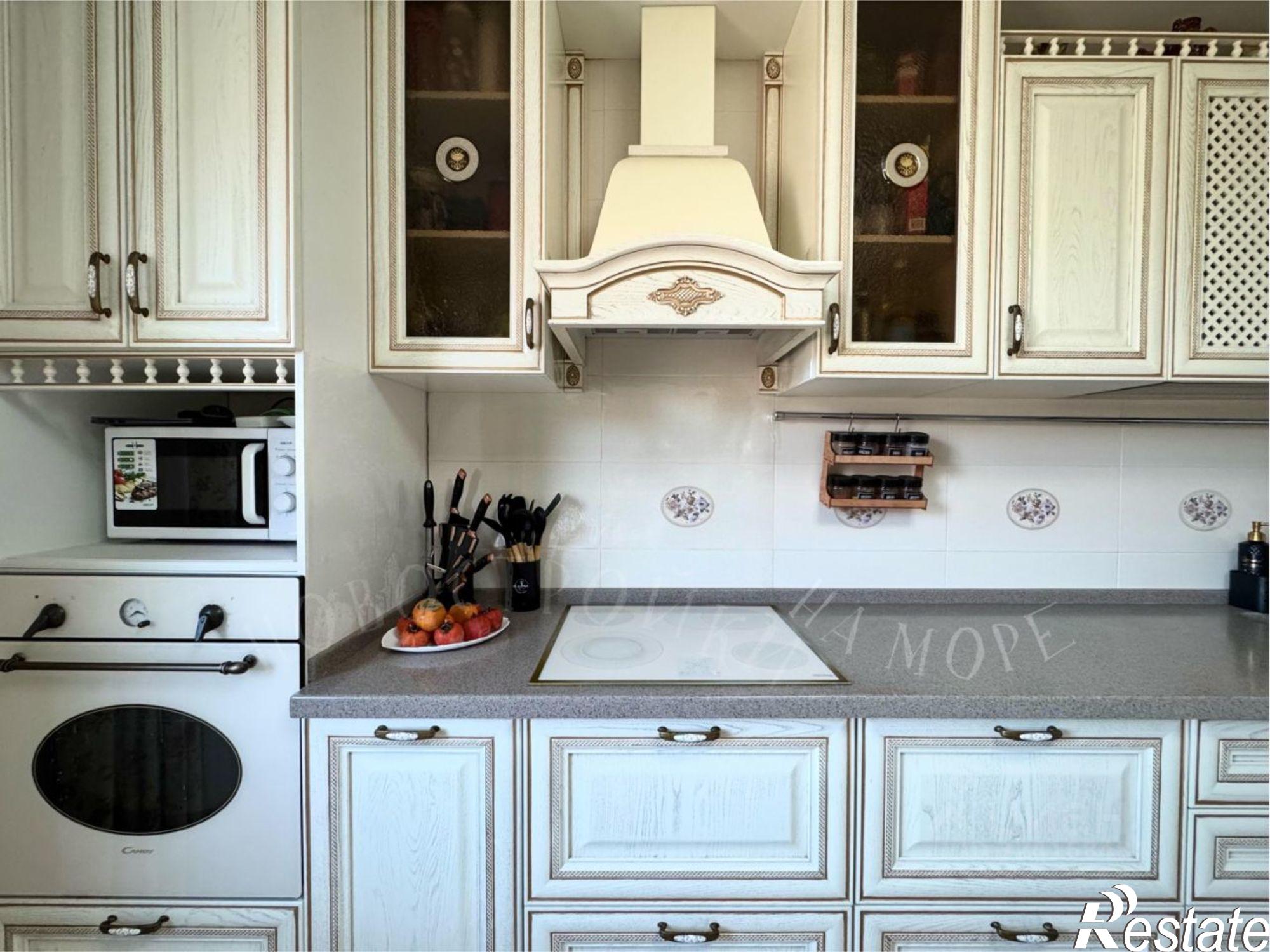 Купить квартиру за 11 000 000 рублей на Туапсе, улица Кириченко, 90