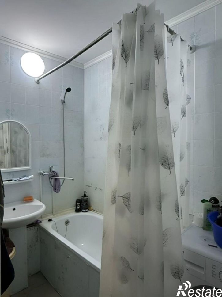 2-комн квартира улица 50 лет Октября, 102,  д. 102