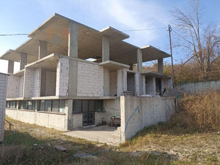 Отдельное здание 3-й км Широкая щель ул, 1