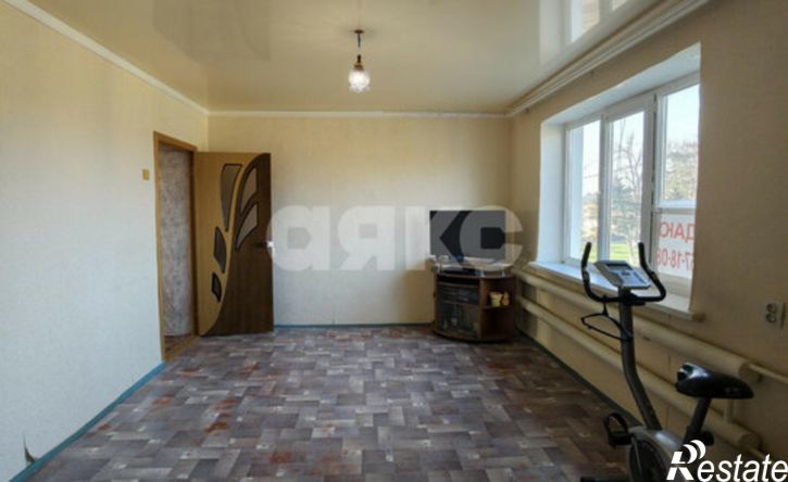 3-комн квартира Кореновское городское поселение, посёлок Южный, Краснооктябрьская улица,