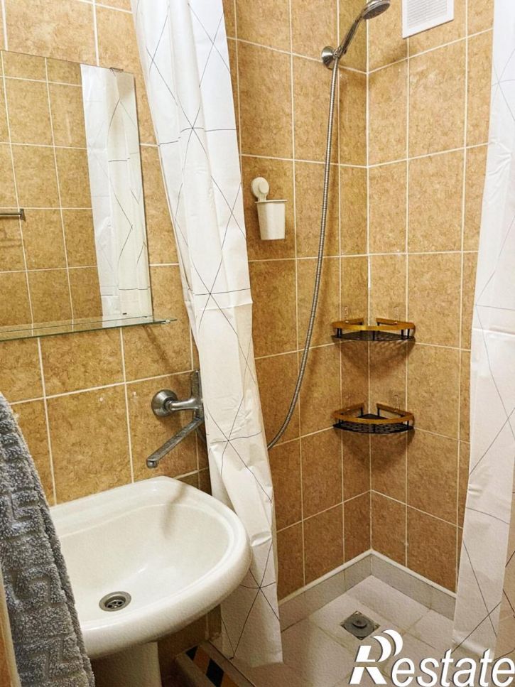 Студия Ростовская , 8